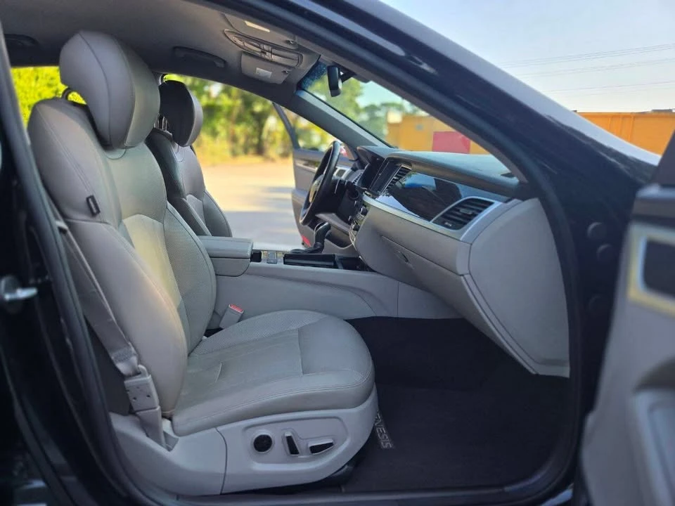 2016 Hyundai Genesis - Image 16 of 20