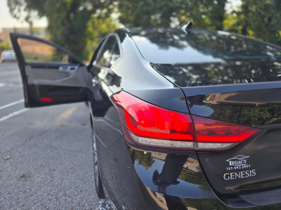 2016 Hyundai Genesis - Image 9 of 20