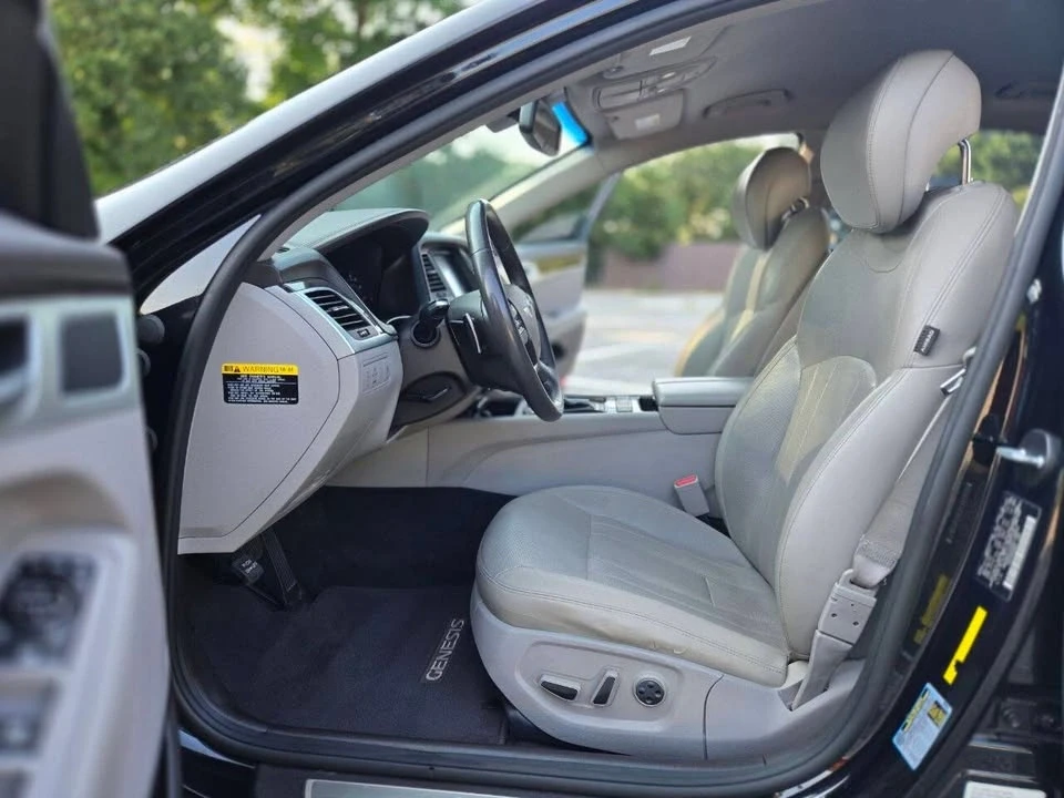 2016 Hyundai Genesis - Image 15 of 20