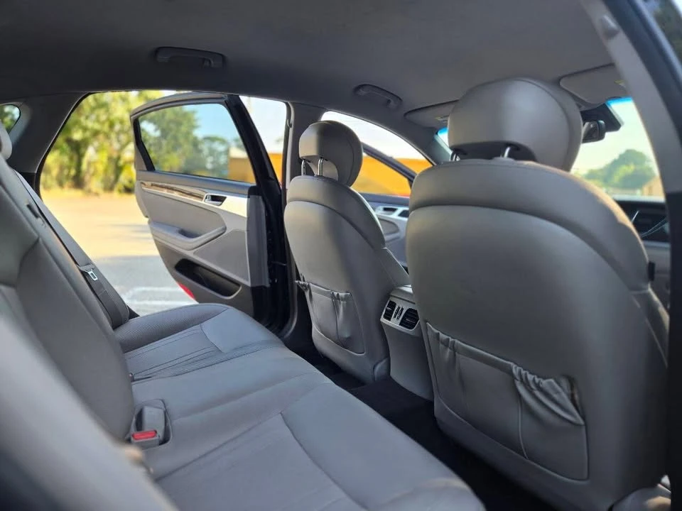 2016 Hyundai Genesis - Image 12 of 20