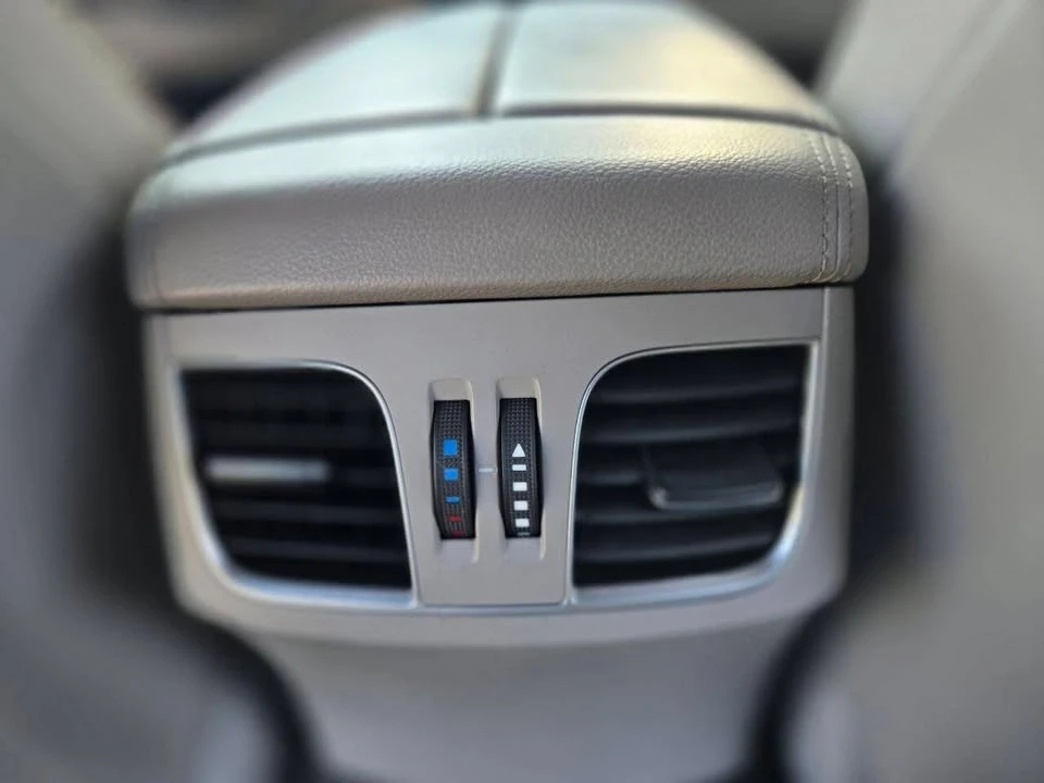 2016 Hyundai Genesis - Image 14 of 20