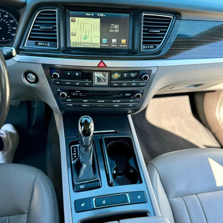 2016 Hyundai Genesis - Image 17 of 19