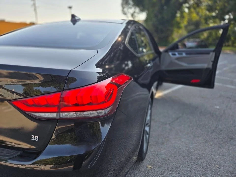 2016 Hyundai Genesis - Image 10 of 20