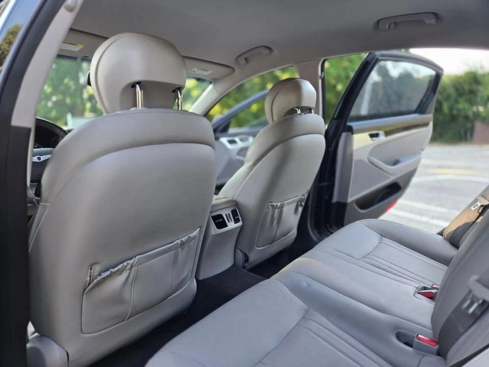 2016 Hyundai Genesis - Image 11 of 20