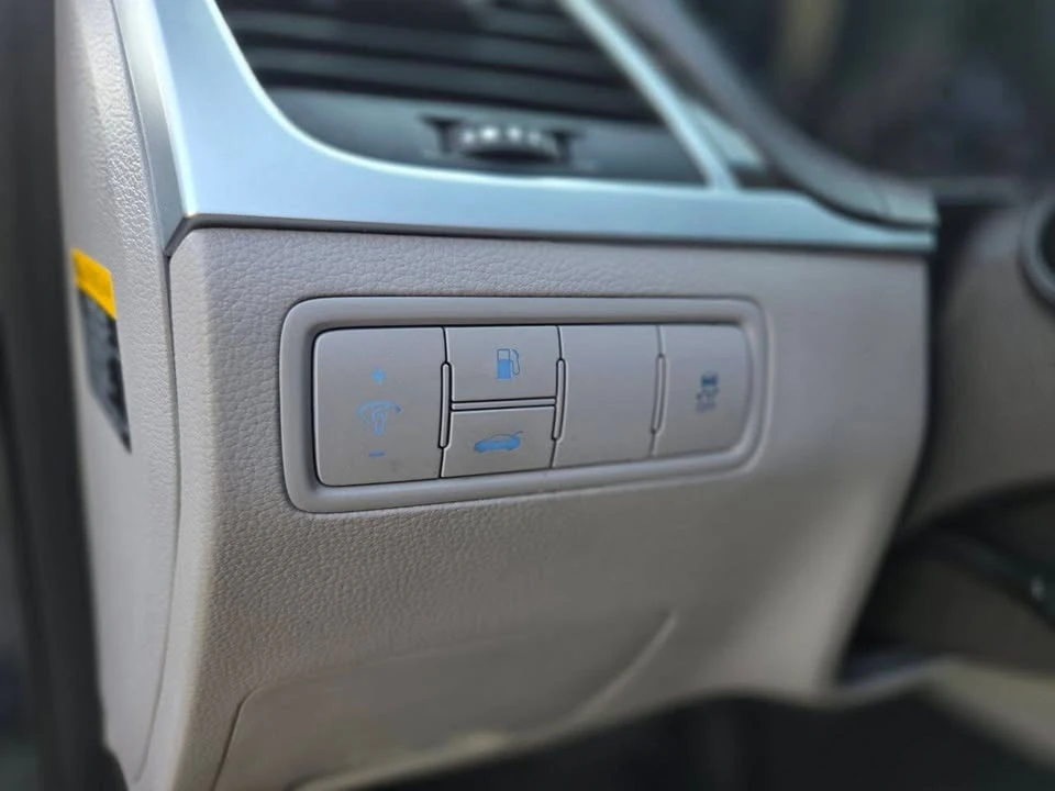 2016 Hyundai Genesis - Image 20 of 20