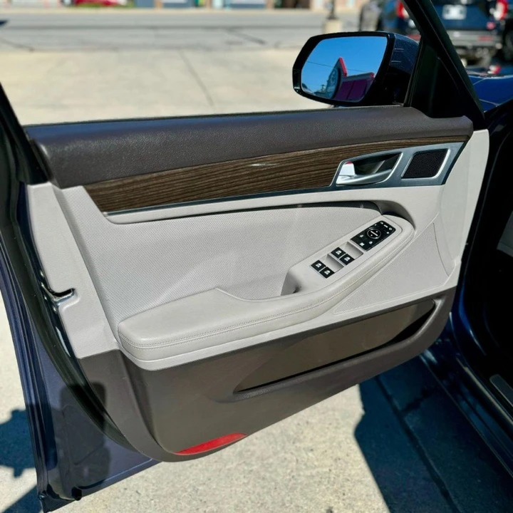 2016 Hyundai Genesis - Image 14 of 19