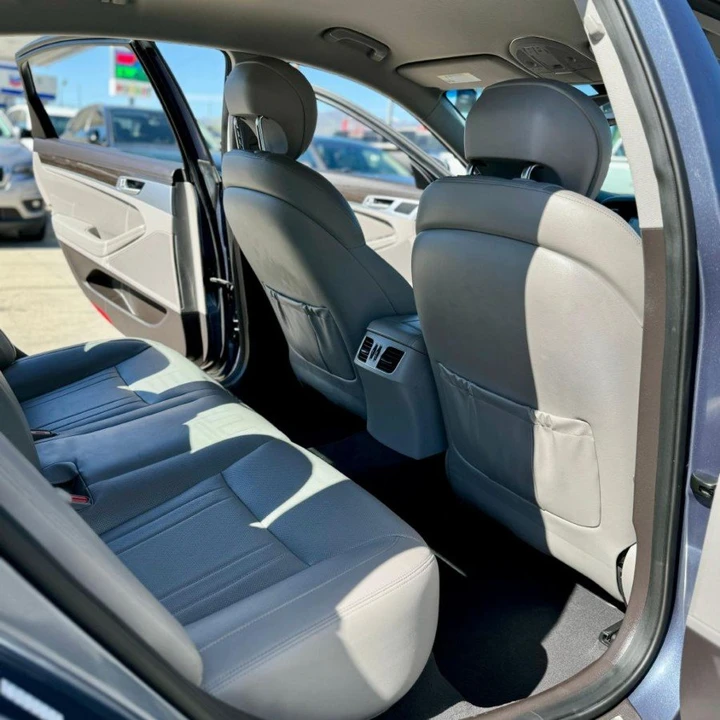 2016 Hyundai Genesis - Image 10 of 19