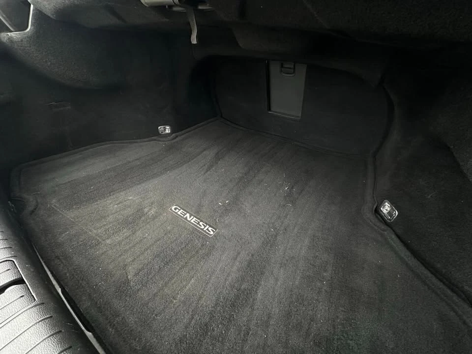 2016 Hyundai Genesis - Image 10 of 12