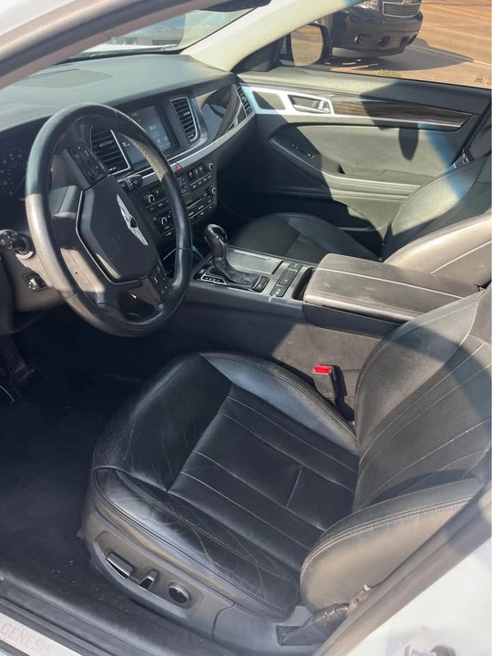 2016 Hyundai Genesis - Image 5 of 9