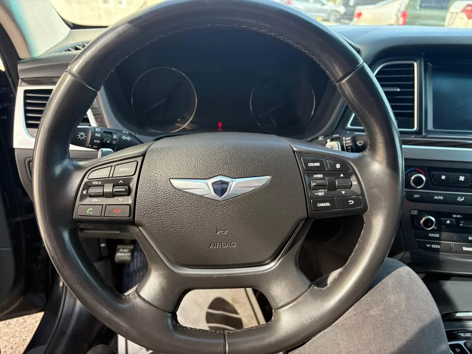 2016 Hyundai Genesis - Image 16 of 20