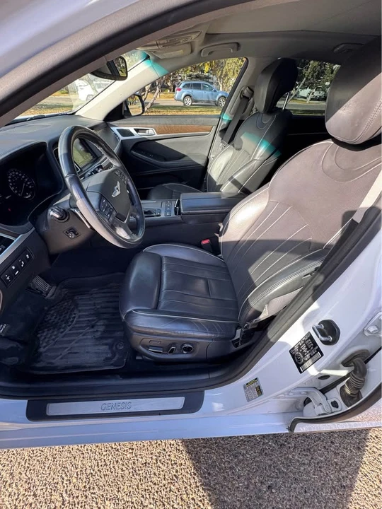 2016 Hyundai Genesis - Image 10 of 12