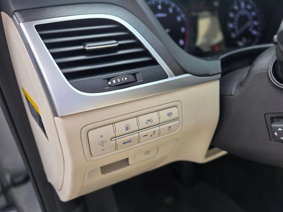 2016 Hyundai Genesis - Image 20 of 20