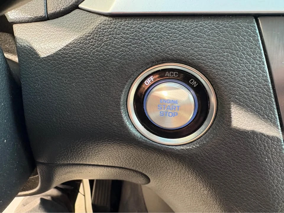 2016 Hyundai Genesis - Image 18 of 20