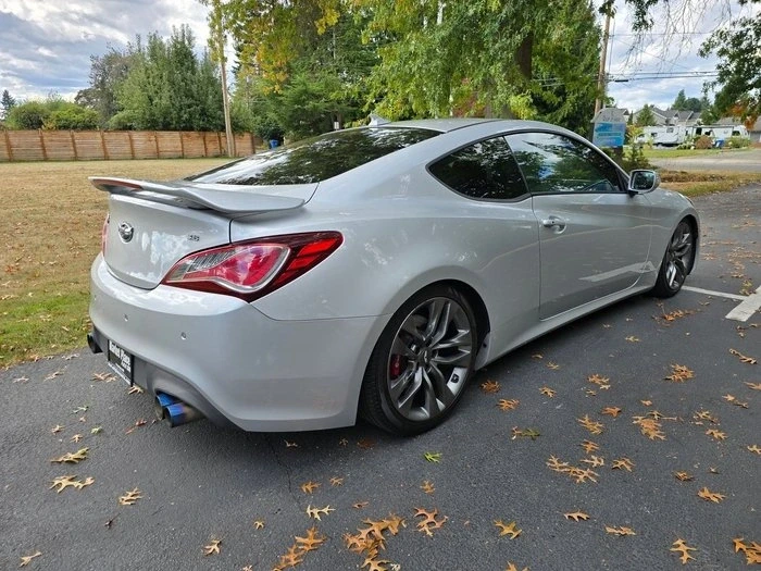 2016 Hyundai Genesis - Image 5 of 15