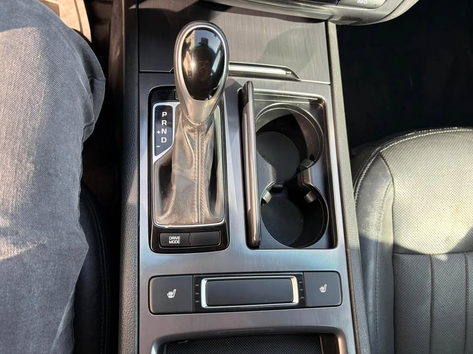 2016 Hyundai Genesis - Image 17 of 20
