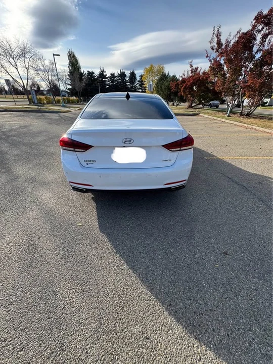 2016 Hyundai Genesis - Image 5 of 12