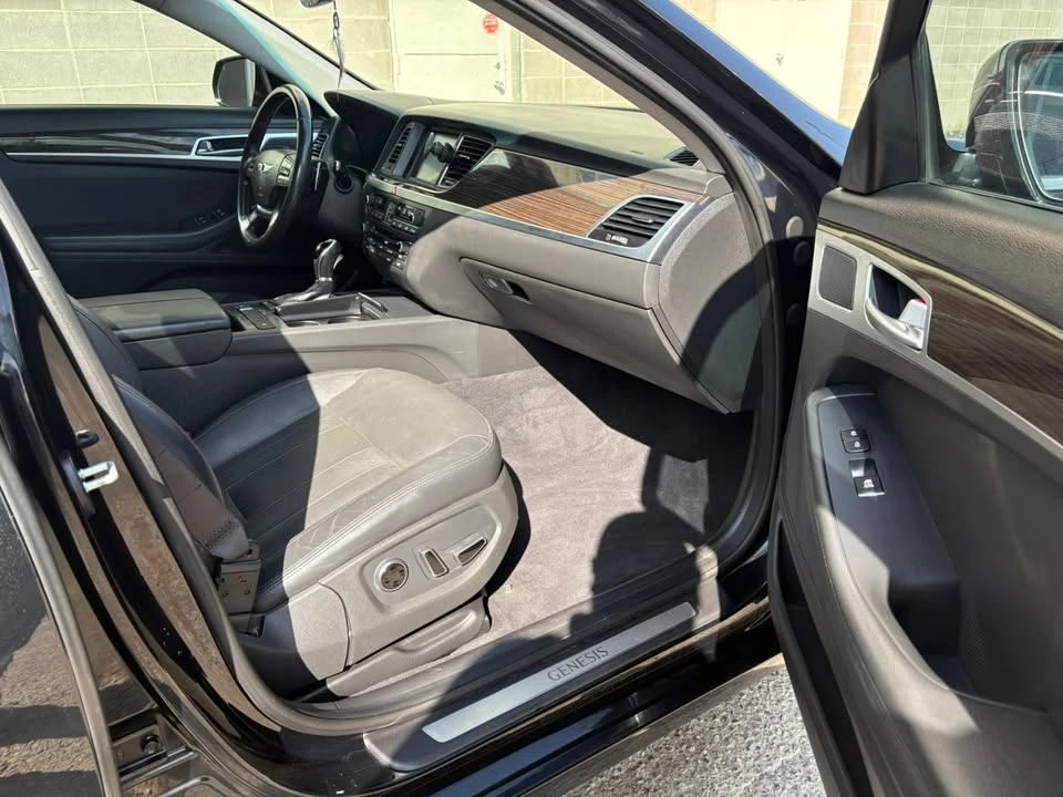 2016 Hyundai Genesis - Image 18 of 19