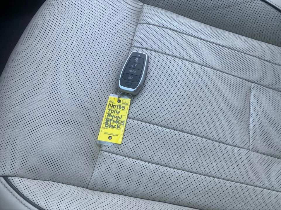 2016 Hyundai Genesis - Image 8 of 20
