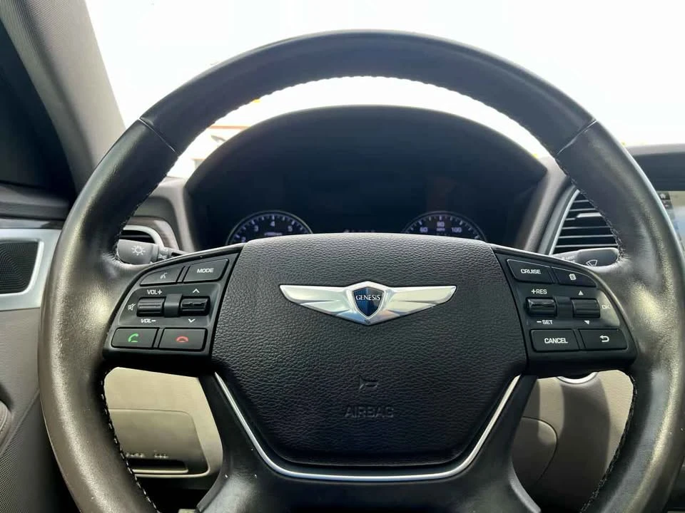 2016 Hyundai Genesis - Image 17 of 19