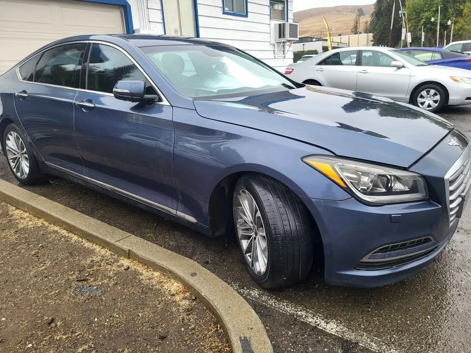 2016 Hyundai Genesis - Image 2 of 7