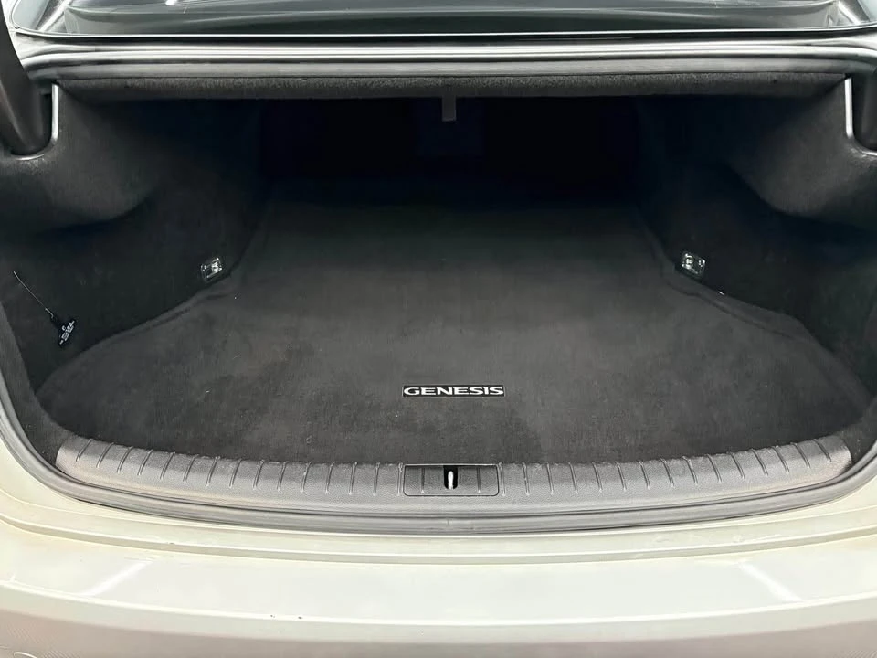2016 Hyundai Genesis - Image 19 of 19