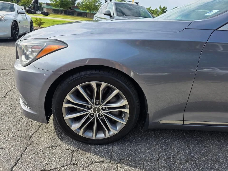 2016 Hyundai Genesis - Image 9 of 20