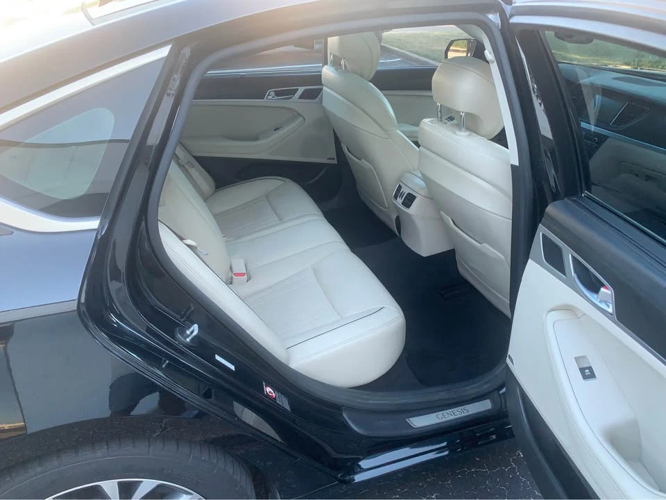 2016 Hyundai Genesis - Image 9 of 20