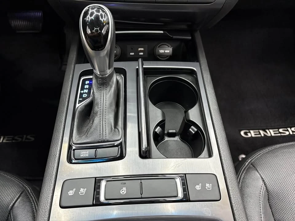2016 Hyundai Genesis - Image 13 of 19