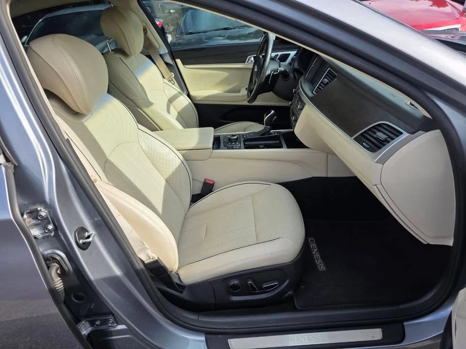 2016 Hyundai Genesis - Image 16 of 20