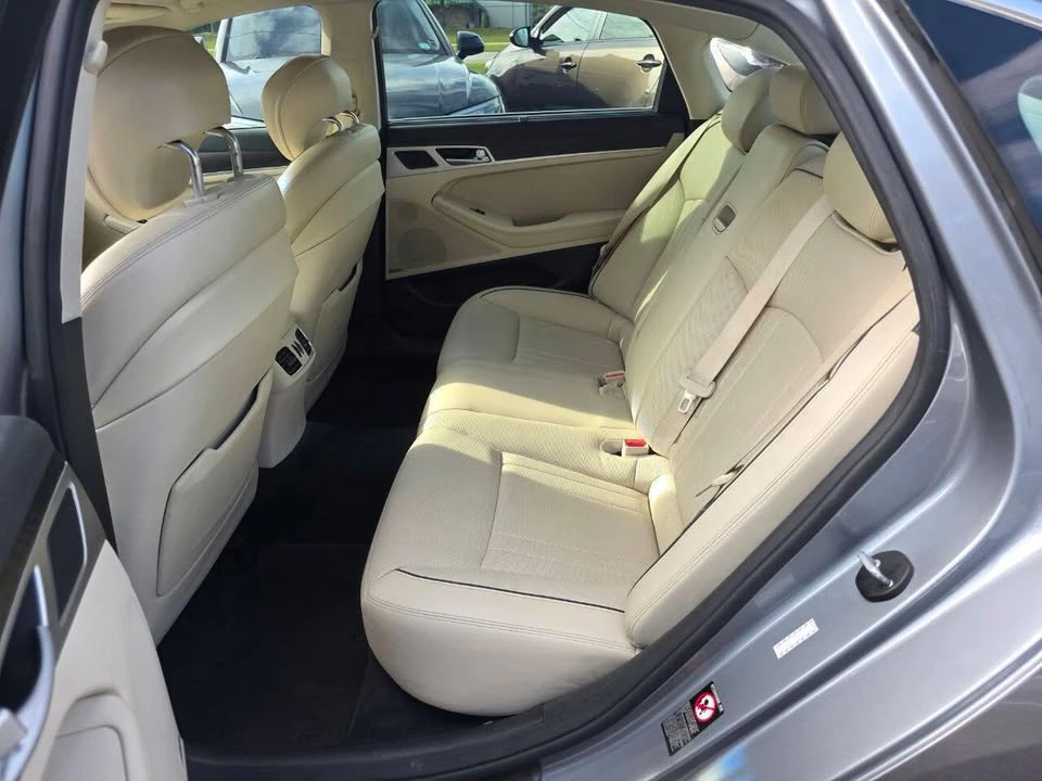 2016 Hyundai Genesis - Image 12 of 20