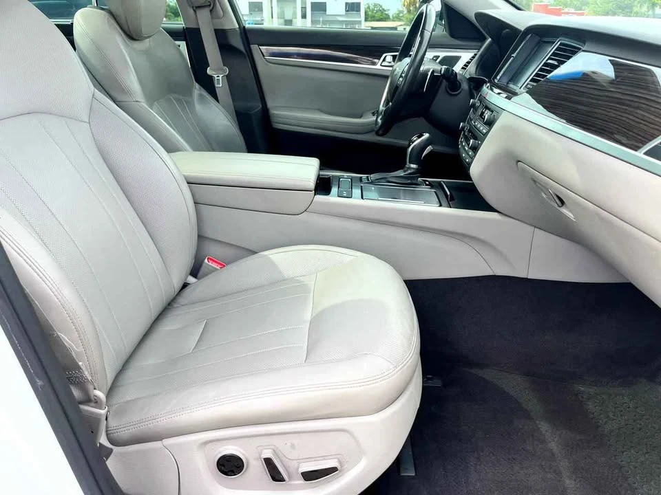 2016 Hyundai Genesis - Image 14 of 19
