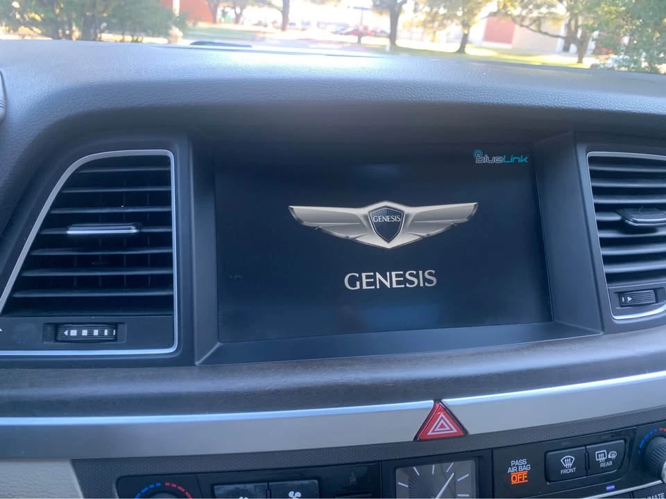 2016 Hyundai Genesis - Image 12 of 20