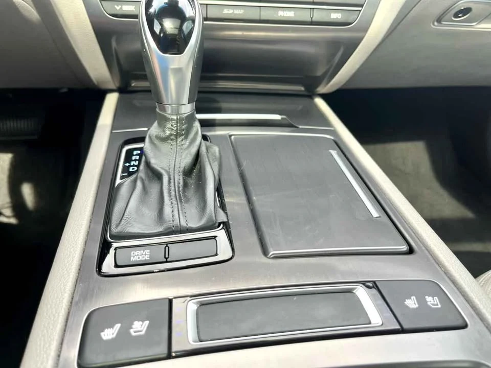 2016 Hyundai Genesis - Image 19 of 19