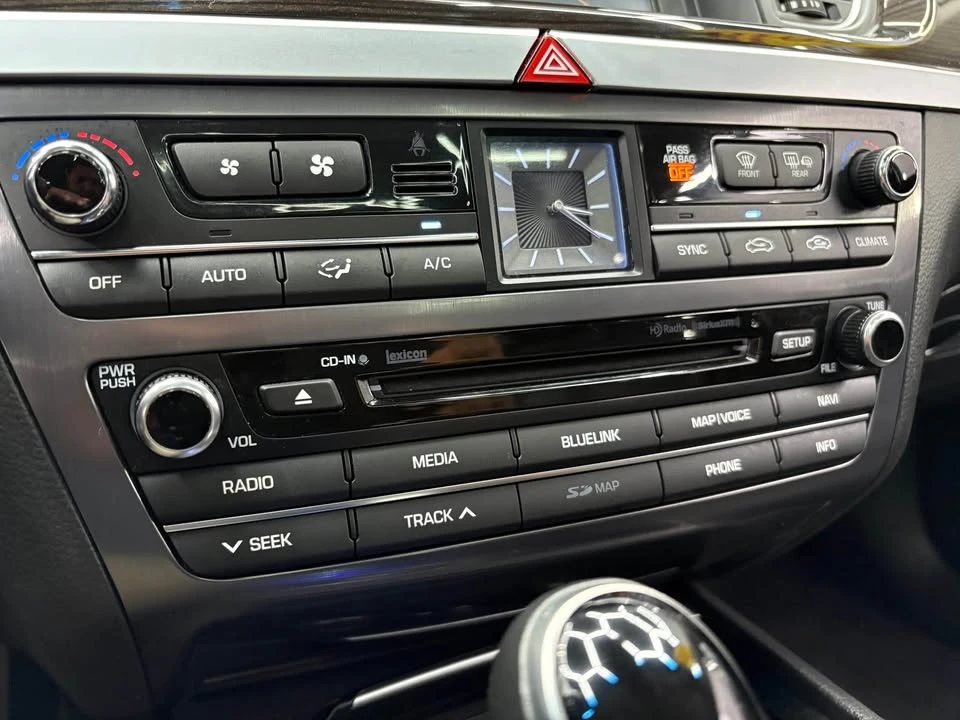 2016 Hyundai Genesis - Image 17 of 19