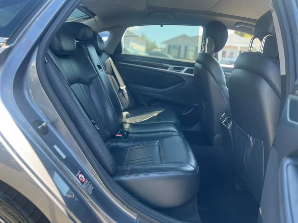 2016 Hyundai Genesis - Image 13 of 20