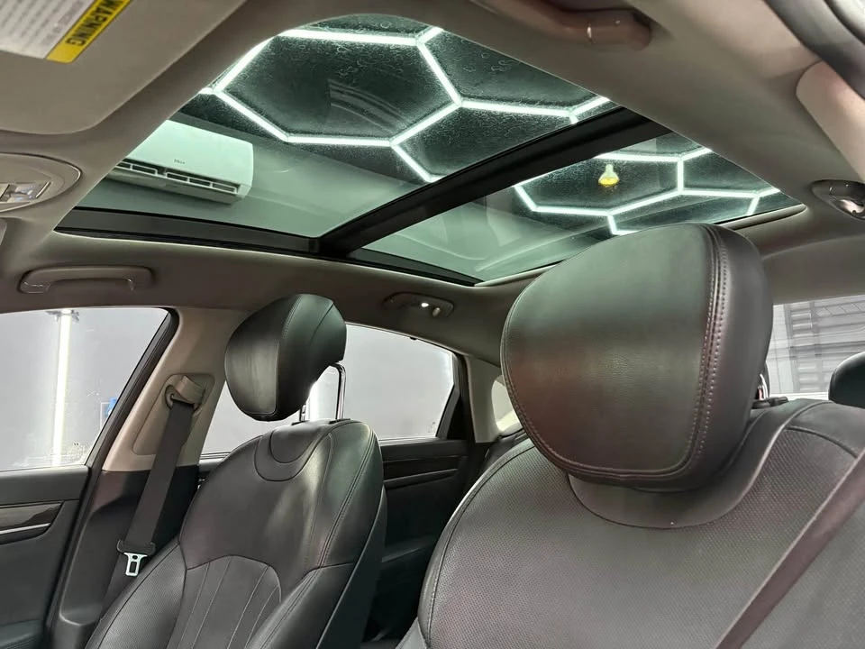 2016 Hyundai Genesis - Image 8 of 19