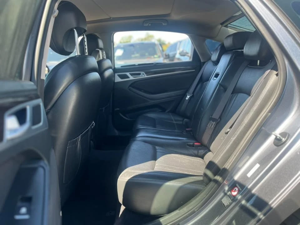 2016 Hyundai Genesis - Image 11 of 20