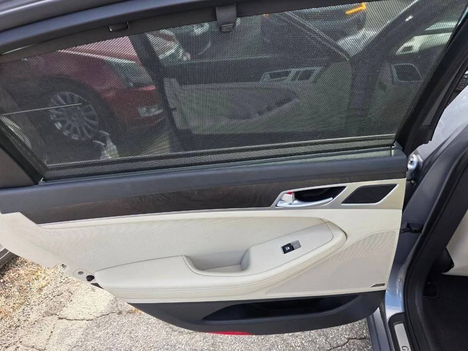 2016 Hyundai Genesis - Image 13 of 20