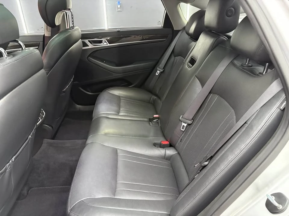 2016 Hyundai Genesis - Image 7 of 19