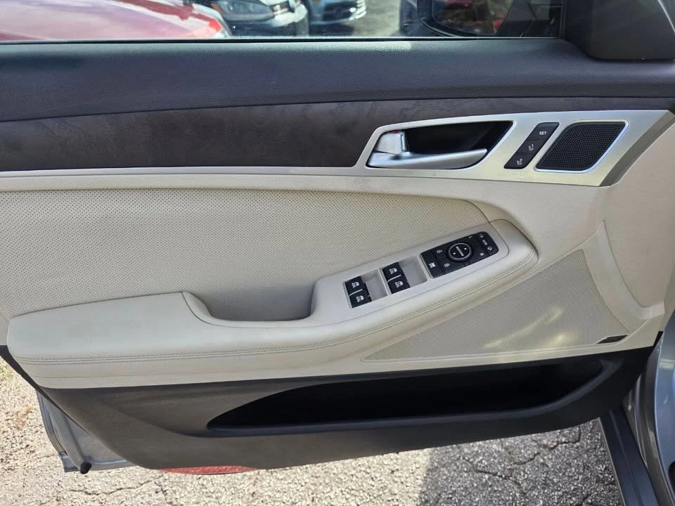 2016 Hyundai Genesis - Image 10 of 20