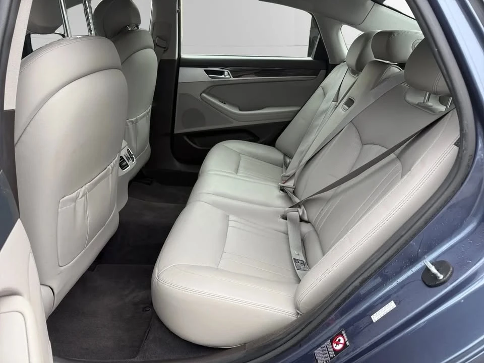 2016 Hyundai Genesis - Image 17 of 20