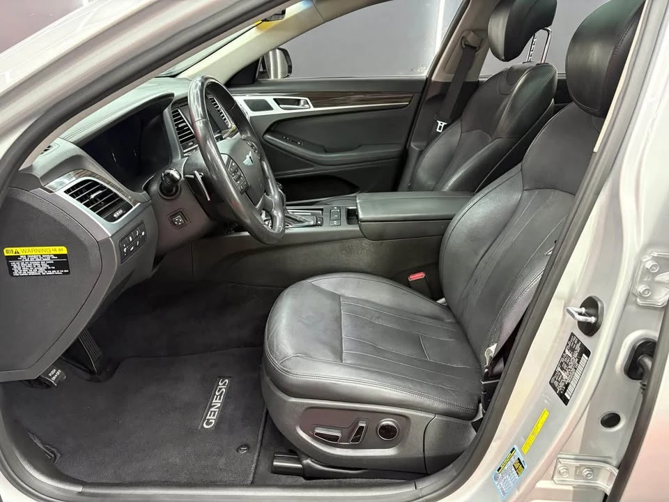 2016 Hyundai Genesis - Image 9 of 19