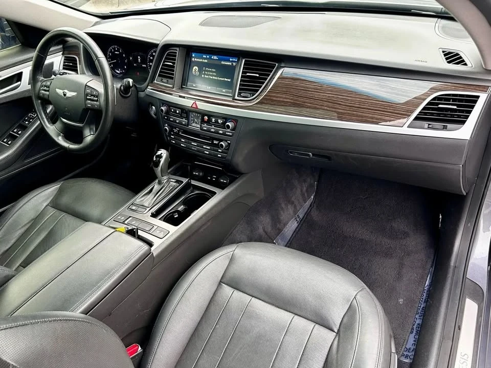 2016 Hyundai Genesis - Image 13 of 19