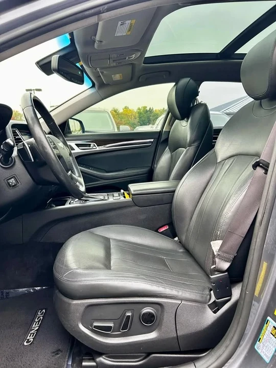 2016 Hyundai Genesis - Image 10 of 20
