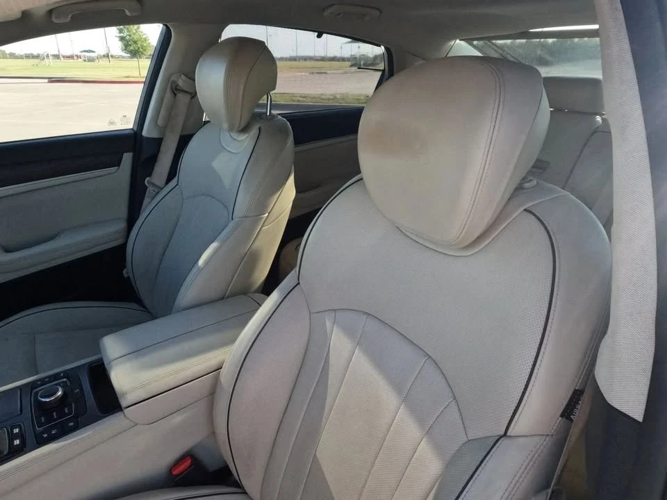 2016 Hyundai Genesis - Image 11 of 20