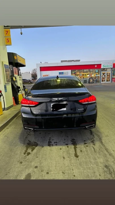 2016 Hyundai Genesis - Image 10 of 11