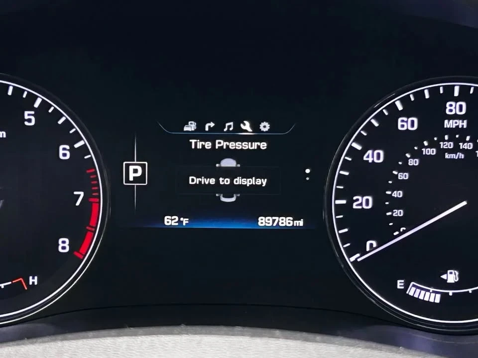 2016 Hyundai Genesis - Image 16 of 20