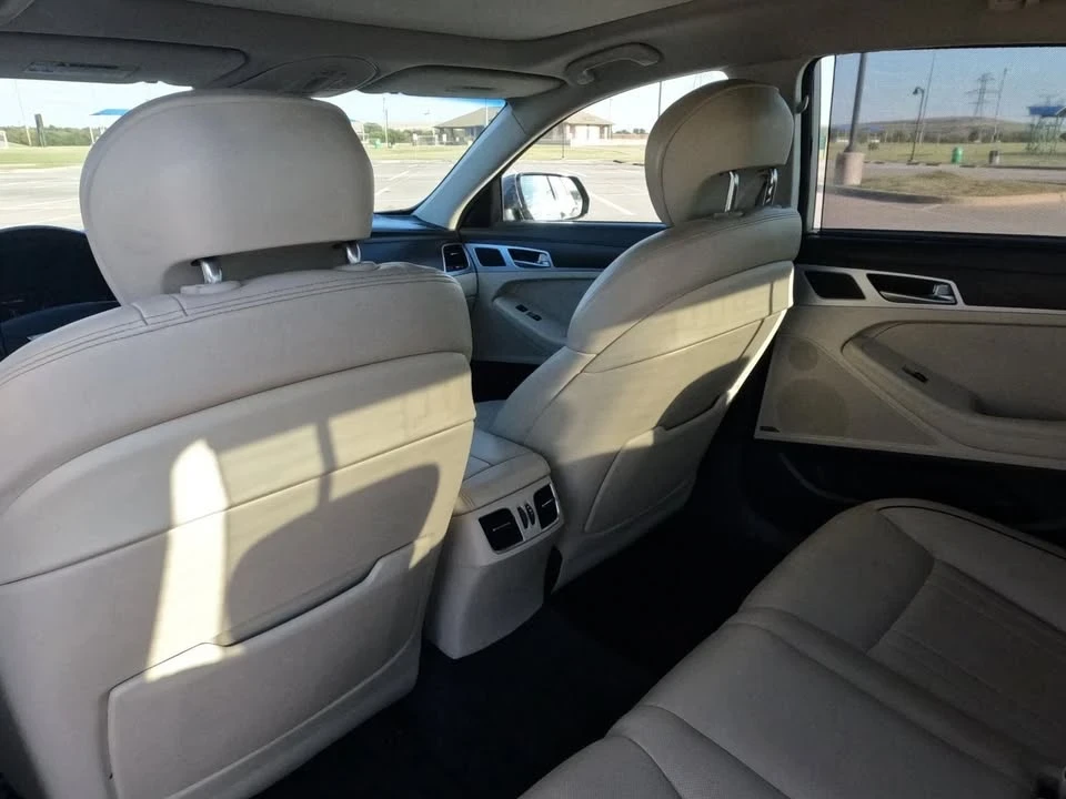 2016 Hyundai Genesis - Image 14 of 20