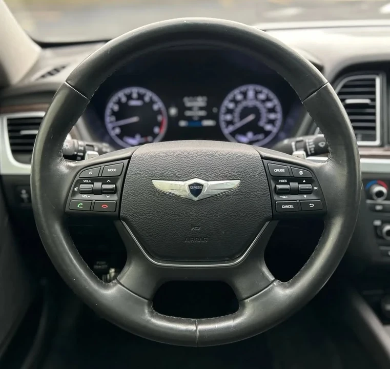 2016 Hyundai Genesis - Image 15 of 20