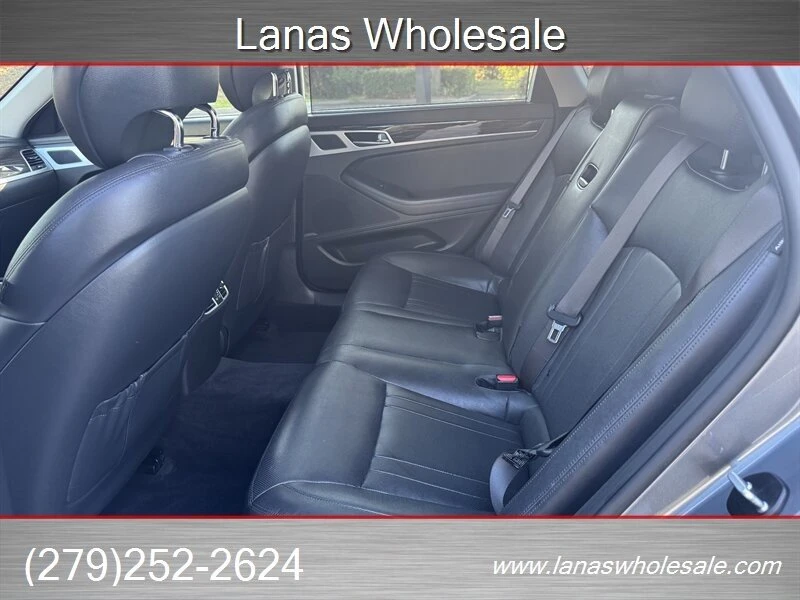 2016 Hyundai Genesis - Image 9 of 19